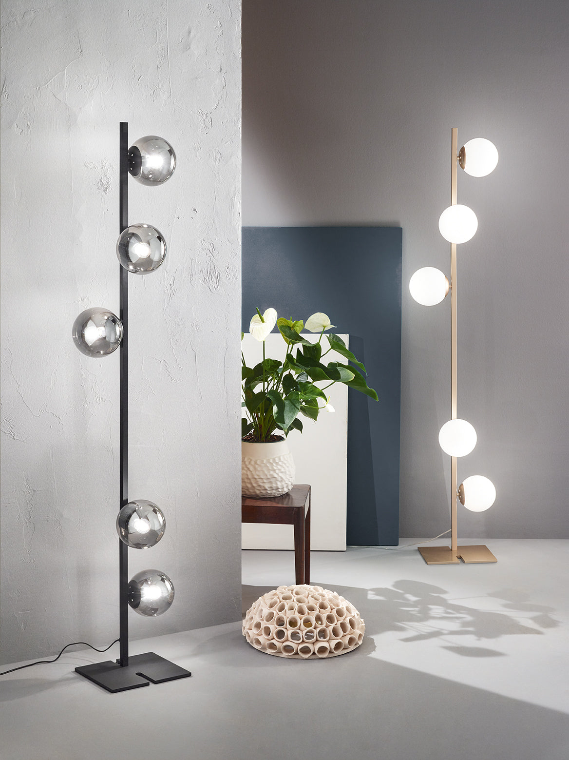 Lampadaire Cinquante or mat pt-monile/nero