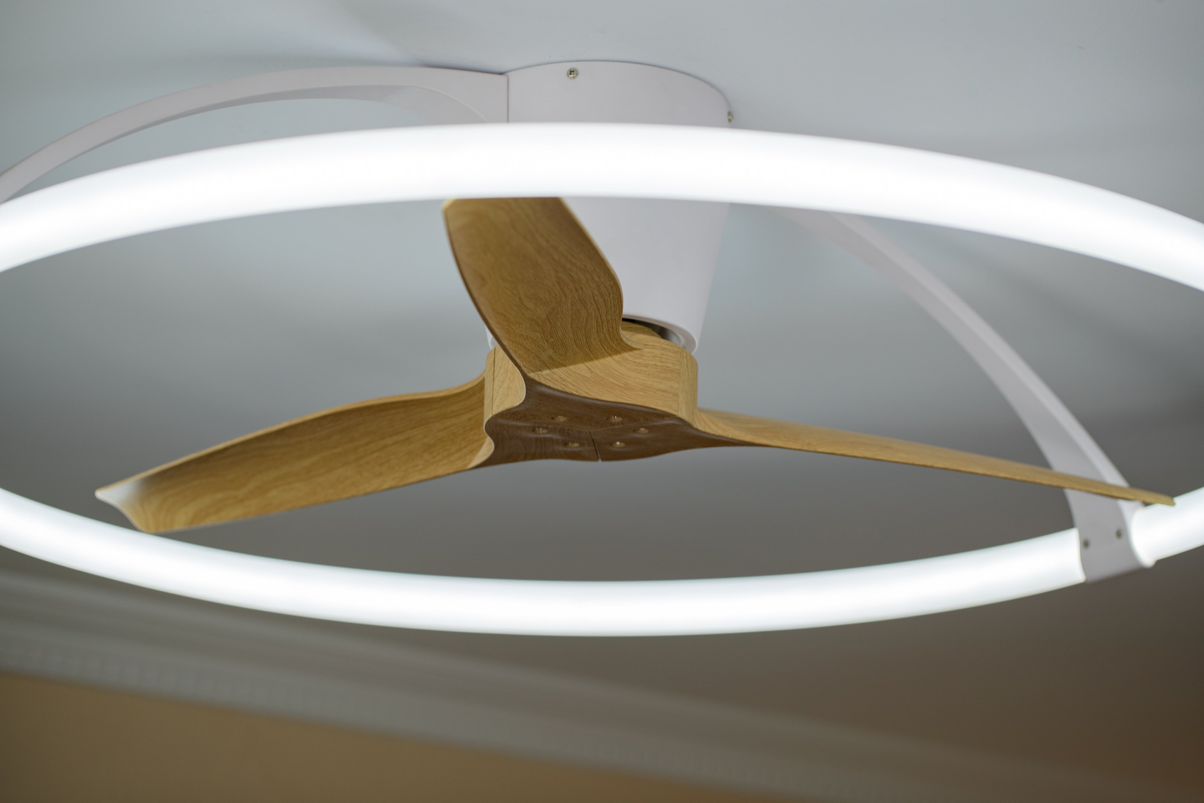 Plafonnier ventilateur Nepal blanc/bois Mantra 7532 DISPONIBLE AOUT