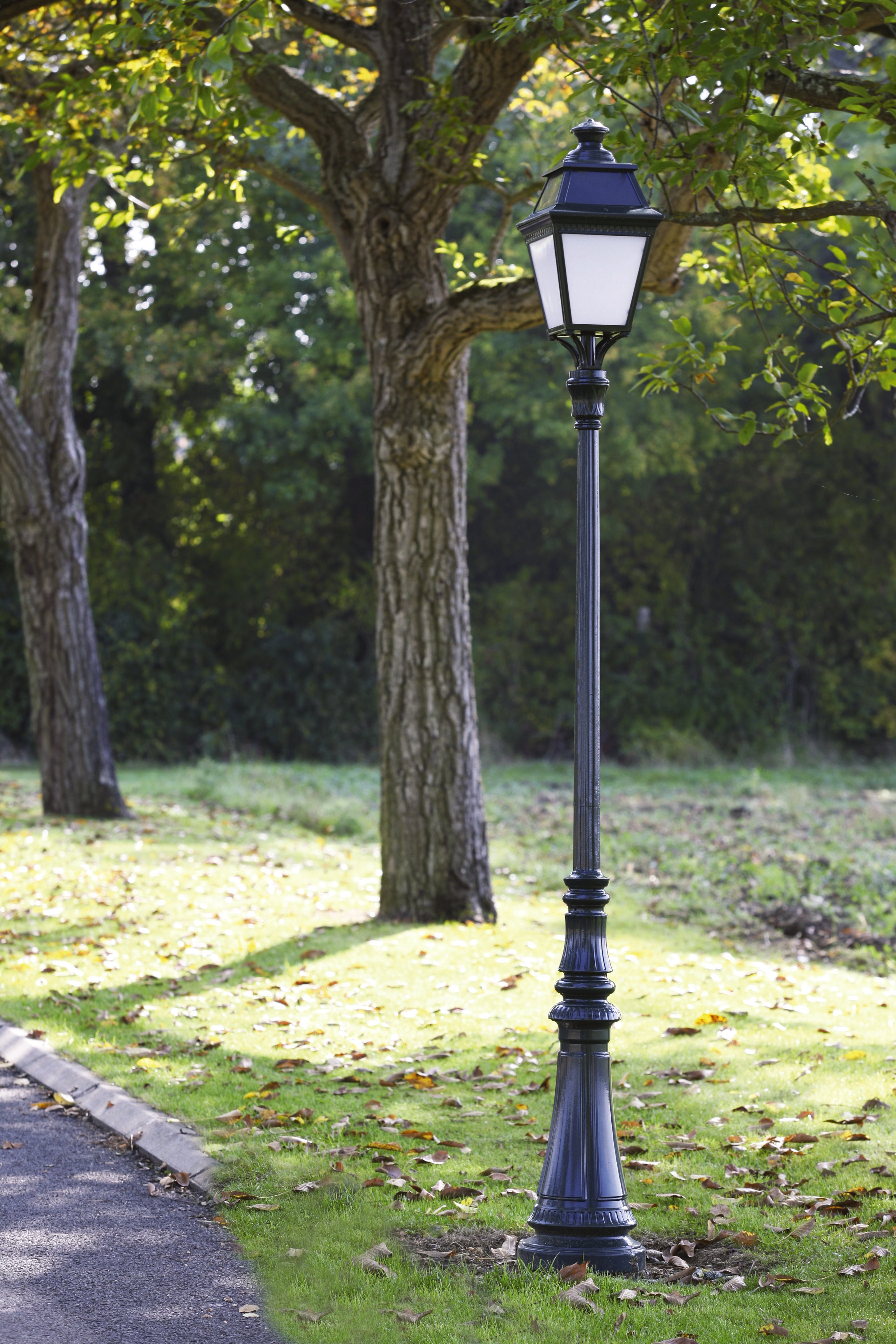 Borne Avenue 3 N°6 LED Warm Patine vert de gris 008 Diffuseur clair 103123008