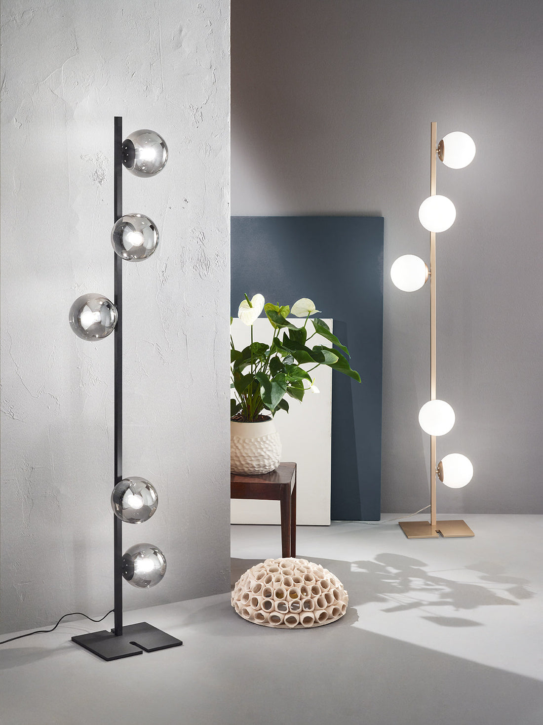 Lampadaire Cinquante or mat pt-monile/nero