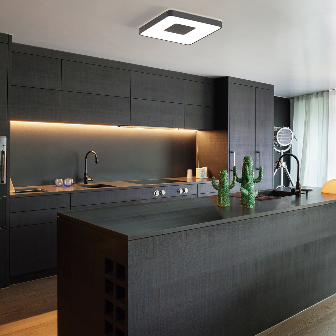 Plafonnier Coin carré pm noir Mantra 7920