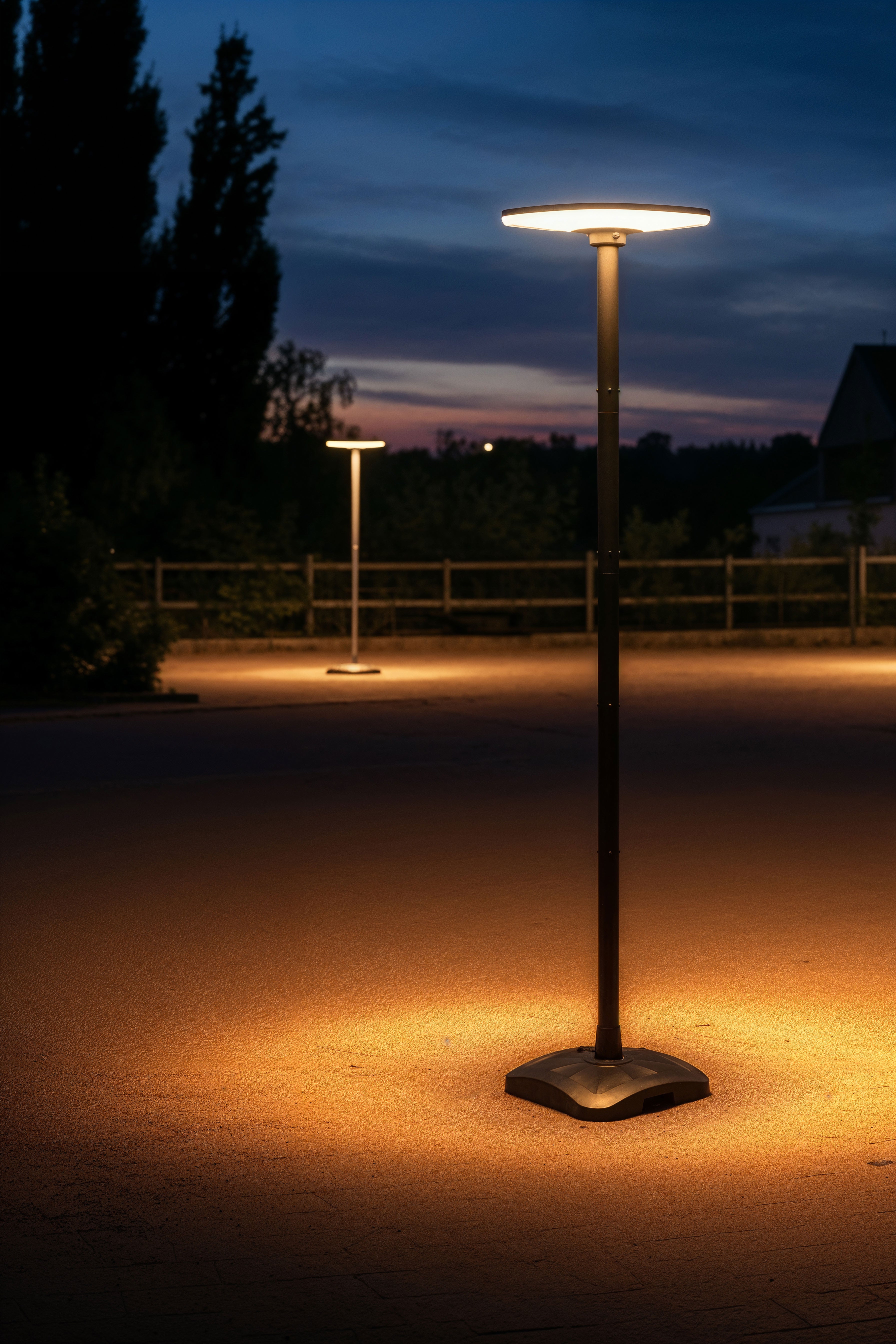 Lampadaire solaire hybride CHILL noir BFCHILL