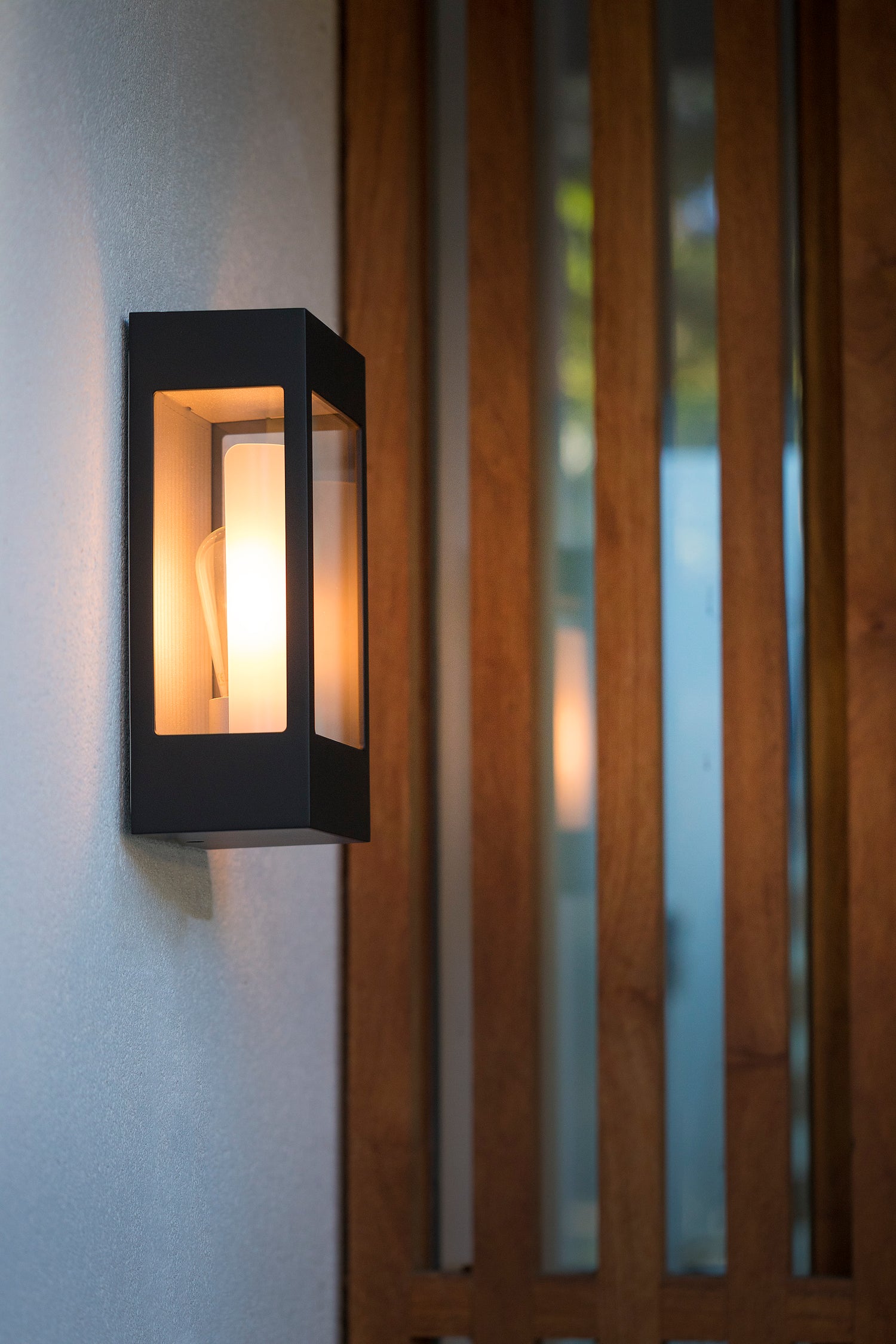 Borne Brick² N°4 PMMA noir prises type J Blanc 001 108012001-ch