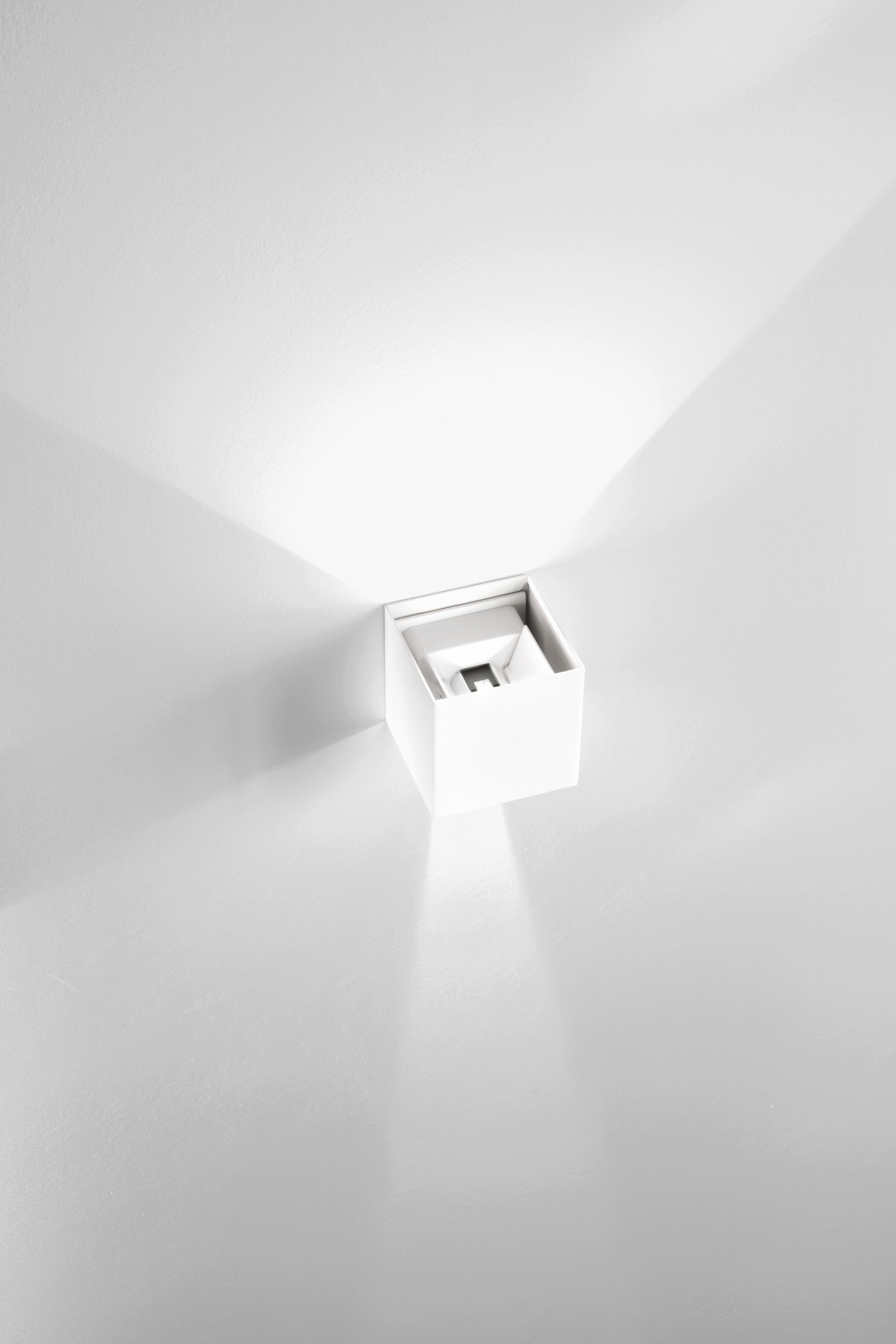 Applique CUBE blanche ONDA OAP0048
