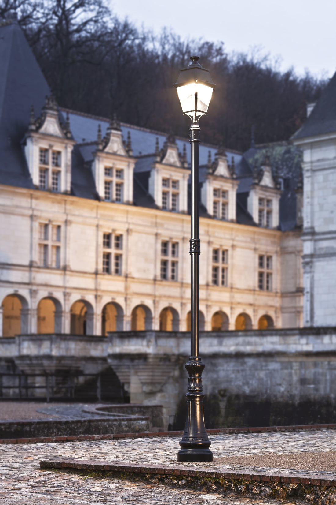 Applique Avenue 4 N°2 LED 35W 3000°K Noir 000 PMMA clair structuré 104249000